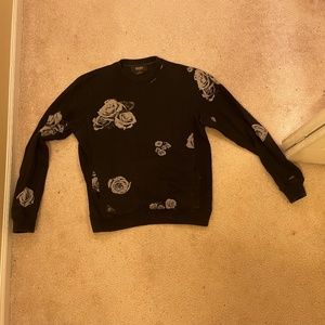 10 Deep White Roses Sweatshirt size small